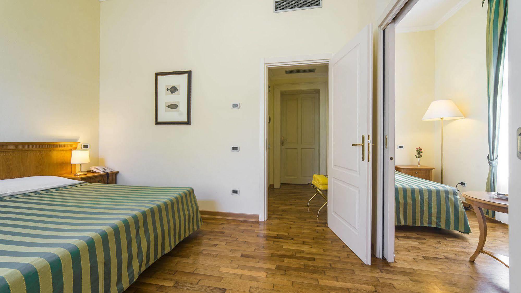 Hotel Ville Bianchi Grado Buitenkant foto