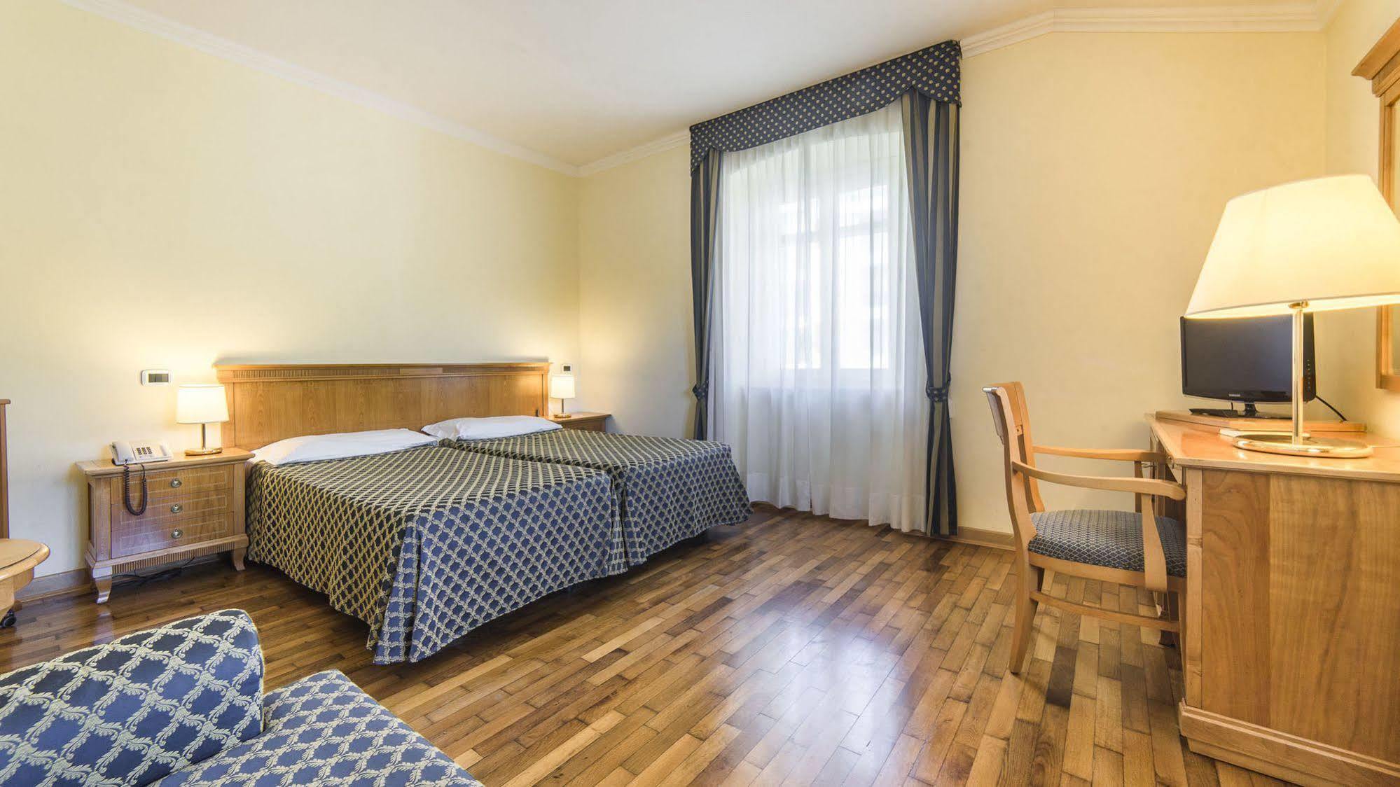 Hotel Ville Bianchi Grado Buitenkant foto