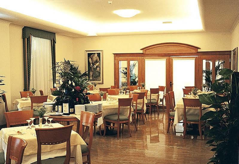 Hotel Ville Bianchi Grado Buitenkant foto